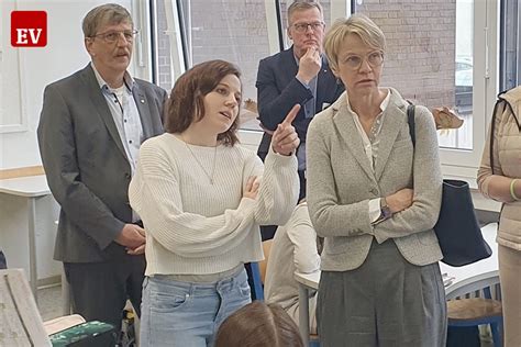 Ministerin Feller: Mit unseren bewährten Schutzmaßnahmen.